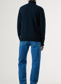Man high neck jumper