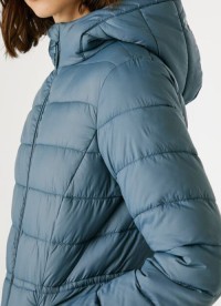 Woman hooded puffer jacket
