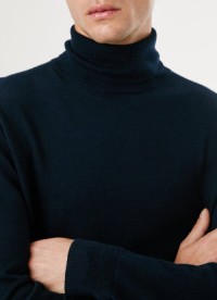 Man high neck jumper